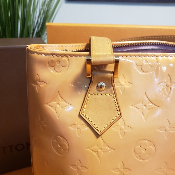 Authentic Louis Vuitton Vernis Houston Tote - Picture 4 of 13